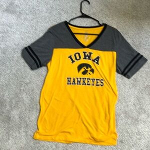 Hawkeyes women’s tee XL
